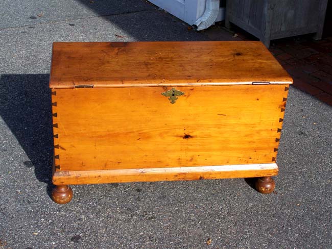 A Late 18th or early 19th century American Pine Lift-Top Child's Blanket Chest on Bun Feet — image 2
